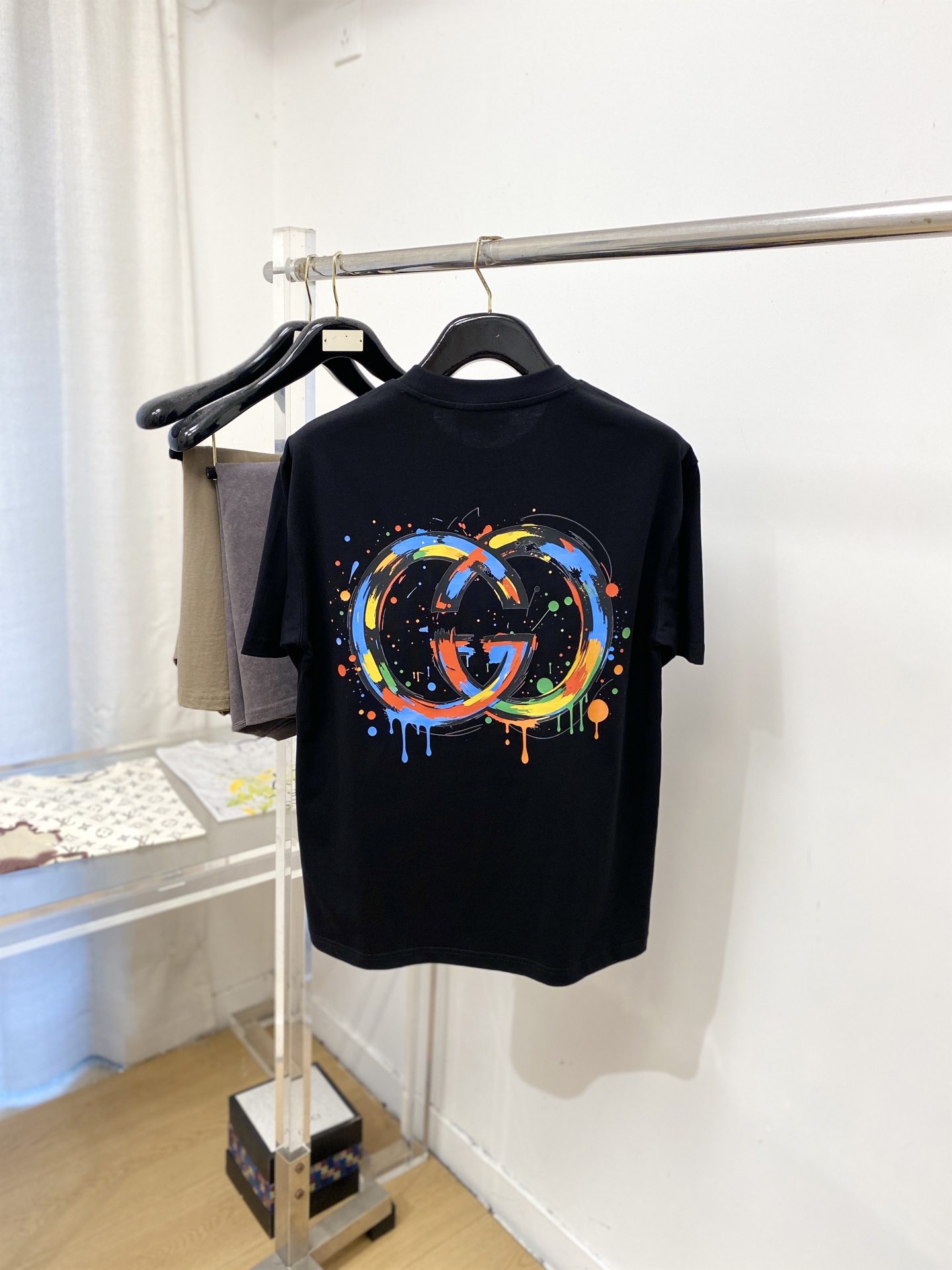 古*、2026新品短袖T恤，帅气时尚，胸前顶级印花字母logo，简约百搭款。面料棉 不仅挺括，保持潮流的廓形，又穿着舒适