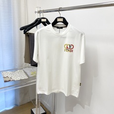 芬*、2026新品短袖T恤,帅气时尚,胸前顶级印胶图案字母logo,简约百搭款。面料棉 不仅挺括,保持潮流的廓形,又穿着 芬*、2026新品短袖T恤,帅气时尚,胸前顶级印胶图案字母logo,简约百搭款。面料棉 不仅挺括,保持潮流的廓形,又穿着