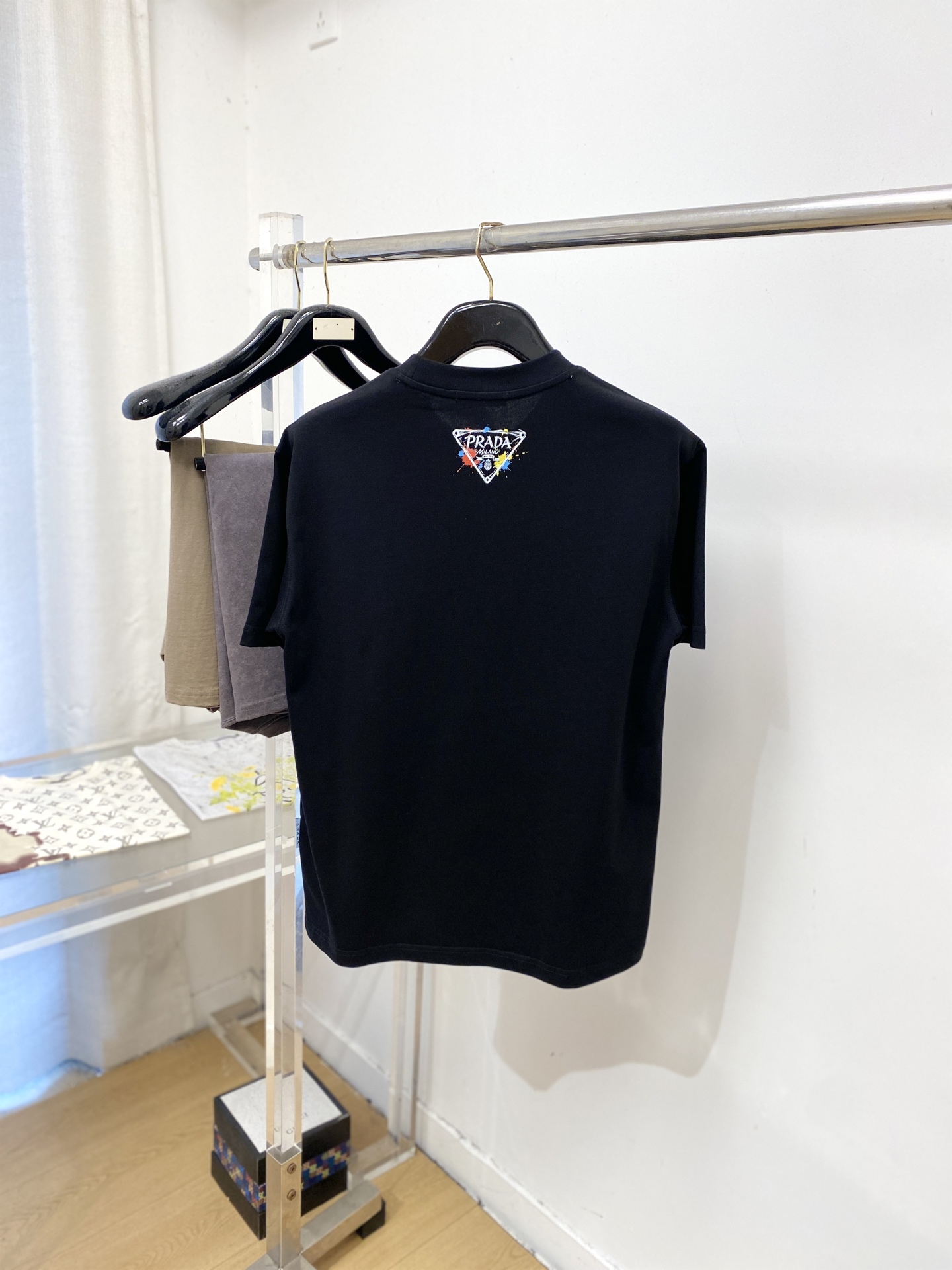 普*、2026新品短袖T恤，帅气时尚，胸前顶级印花字母logo，简约百搭款。面料棉 不仅挺括，保持潮流的廓形，又穿着舒适