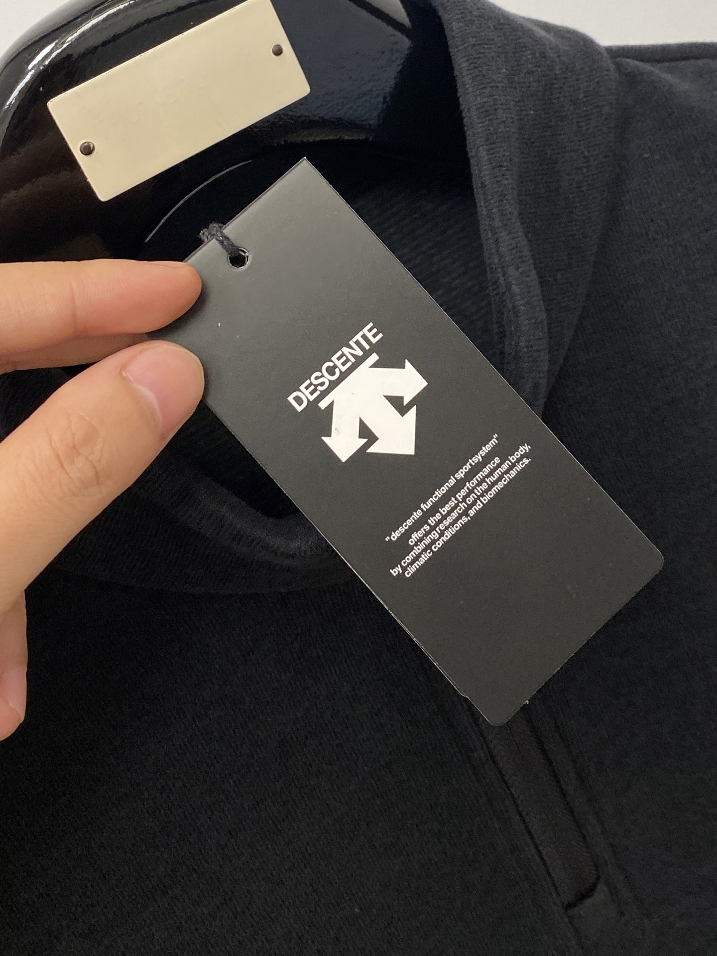 ￼D*、2026新品卫衣，时尚帅气，简约百搭款，肩部顶级印花图案logo，定制原版面料，不仅挺括，保持潮流的廓形，又穿着
