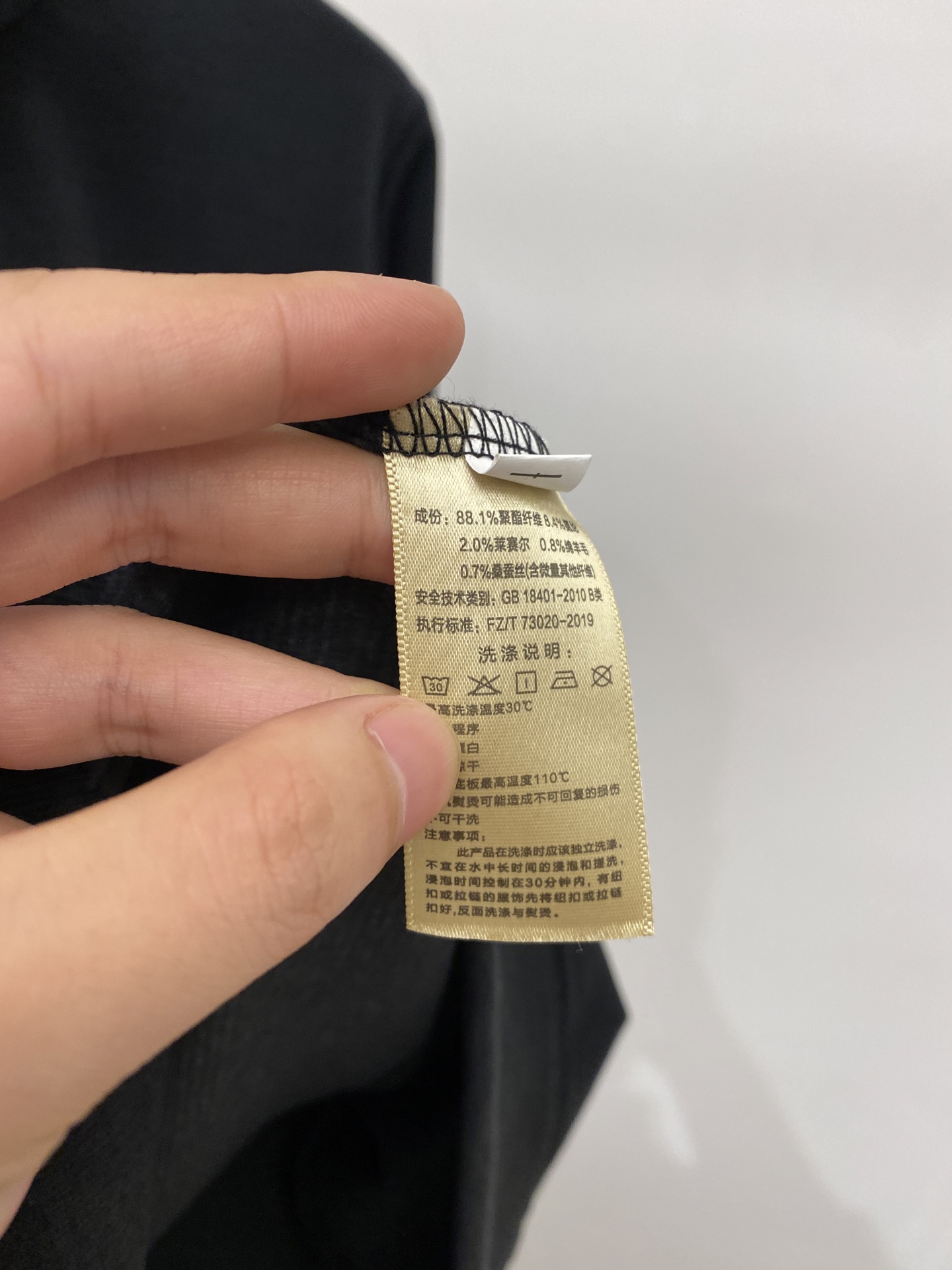 ￼D*、2026新品卫衣，时尚帅气，简约百搭款，肩部顶级印花图案logo，定制原版面料，不仅挺括，保持潮流的廓形，又穿着