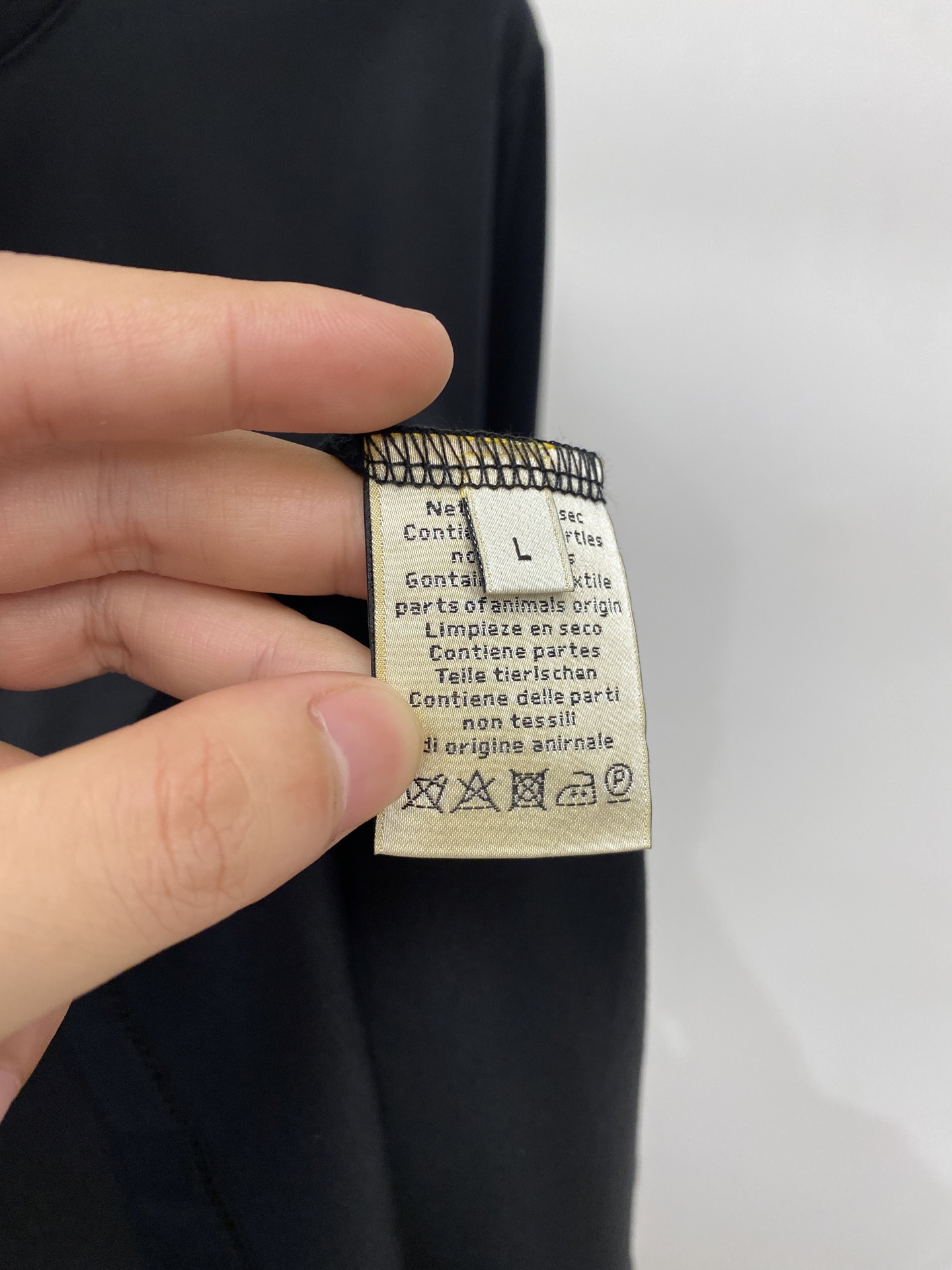 爱*、2026新品长袖，时尚帅气，简约百搭款，胸前精致刺绣图案logo，定制原版面料，不仅挺括，保持潮流的廓形，又穿着舒