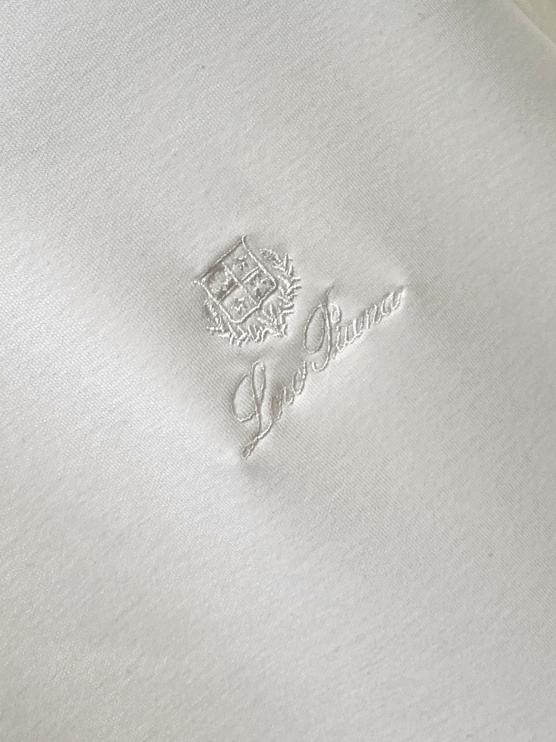 L*、2026新品长袖，时尚帅气，简约百搭款，胸前精致刺绣图案字母logo，定制原版面料，不仅挺括，保持潮流的廓形，又穿