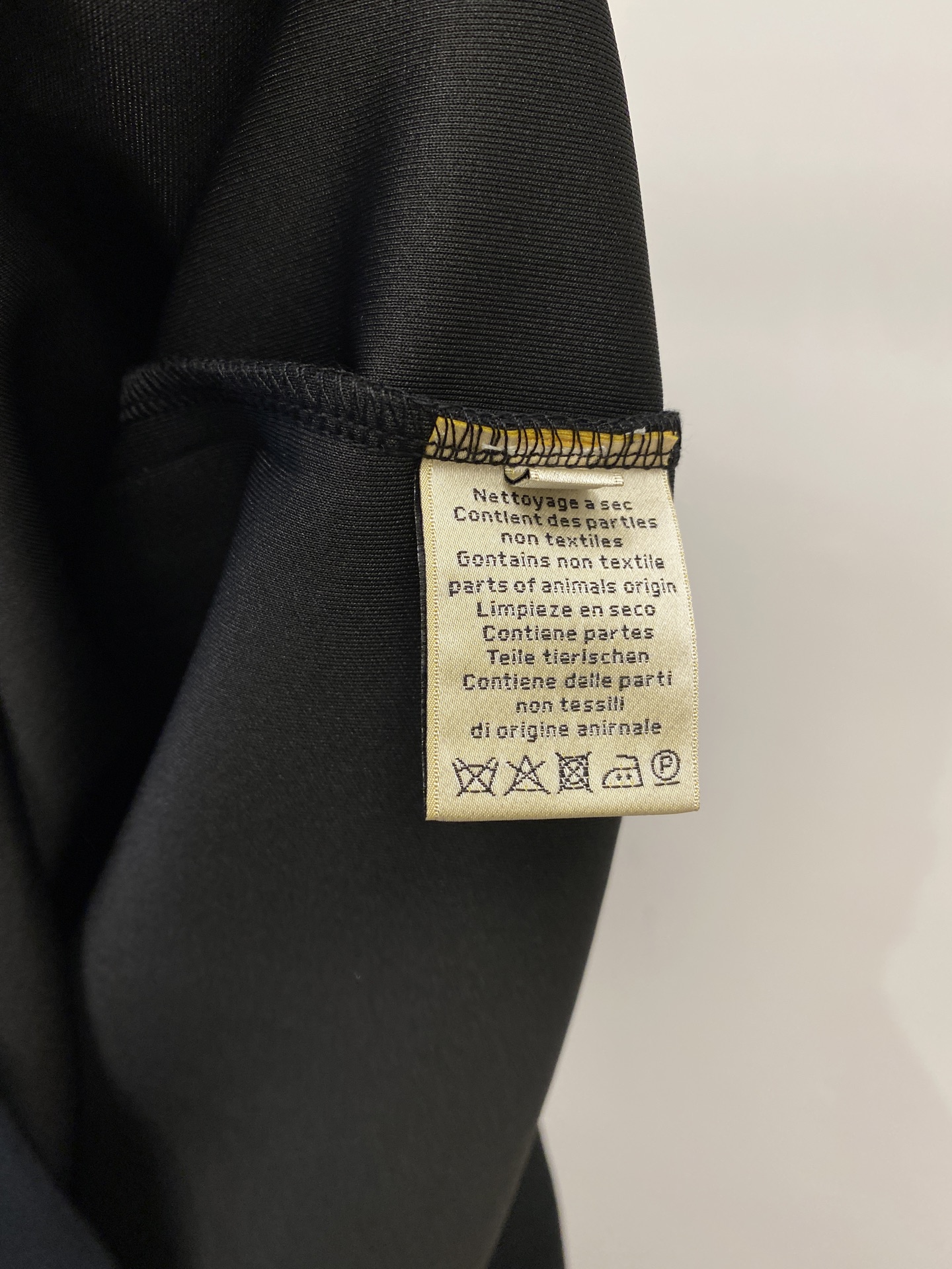 爱*、2026新品卫衣，时尚帅气，简约百搭款，胸前精致刺绣字母logo，定制原版面料，不仅挺括，保持潮流的廓形，又穿着舒