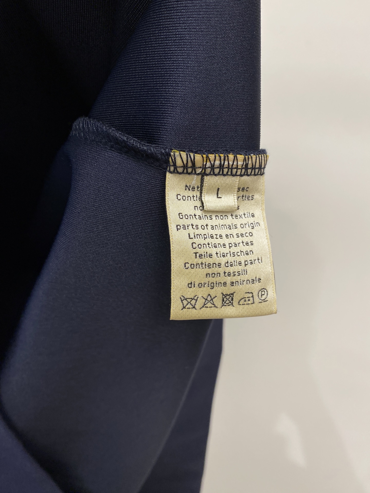 爱*、2026新品卫衣，时尚帅气，简约百搭款，胸前精致刺绣字母logo，定制原版面料，不仅挺括，保持潮流的廓形，又穿着舒
