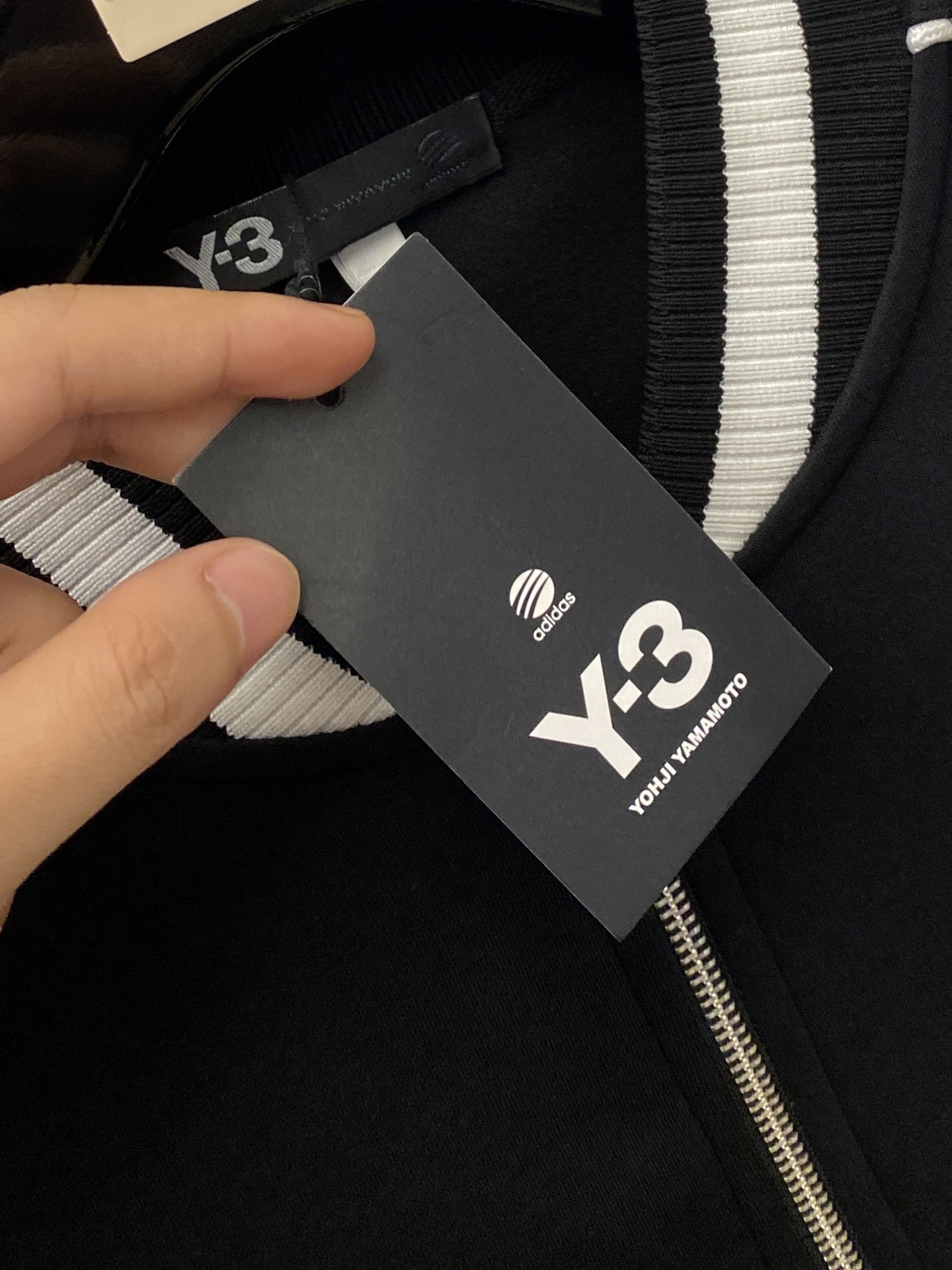 Y*、2026新品卫衣外套，时尚帅气，简约百搭款，胸前精致刺绣字母logo，定制原版面料，不仅挺括，保持潮流的廓形，又穿