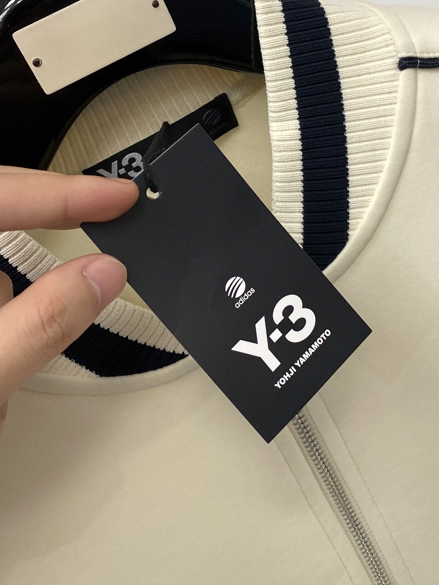Y*、2026新品卫衣外套，时尚帅气，简约百搭款，胸前精致刺绣字母logo，定制原版面料，不仅挺括，保持潮流的廓形，又穿