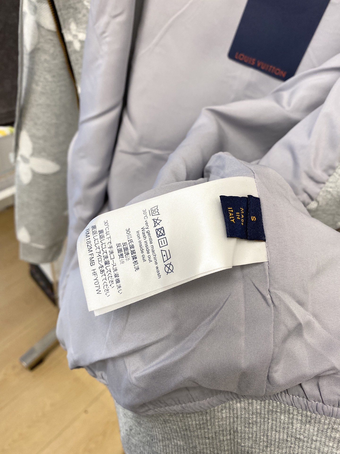 ￼ 路*、2026新品卫衣外套，时尚帅气，简约百搭款，顶级数码定位定织图案字母logo，定制原版面料，不仅挺括，保持潮流