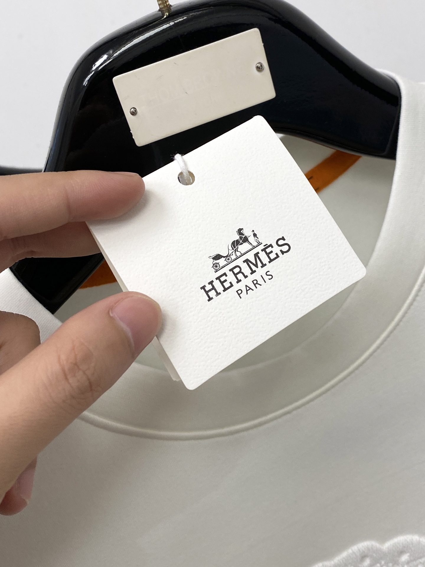 爱*、2026新品卫衣，帅气时尚，胸前精致刺绣图案logo，简约百搭款。面料棉 不仅挺括，保持潮流的廓形，又穿着舒适，纱