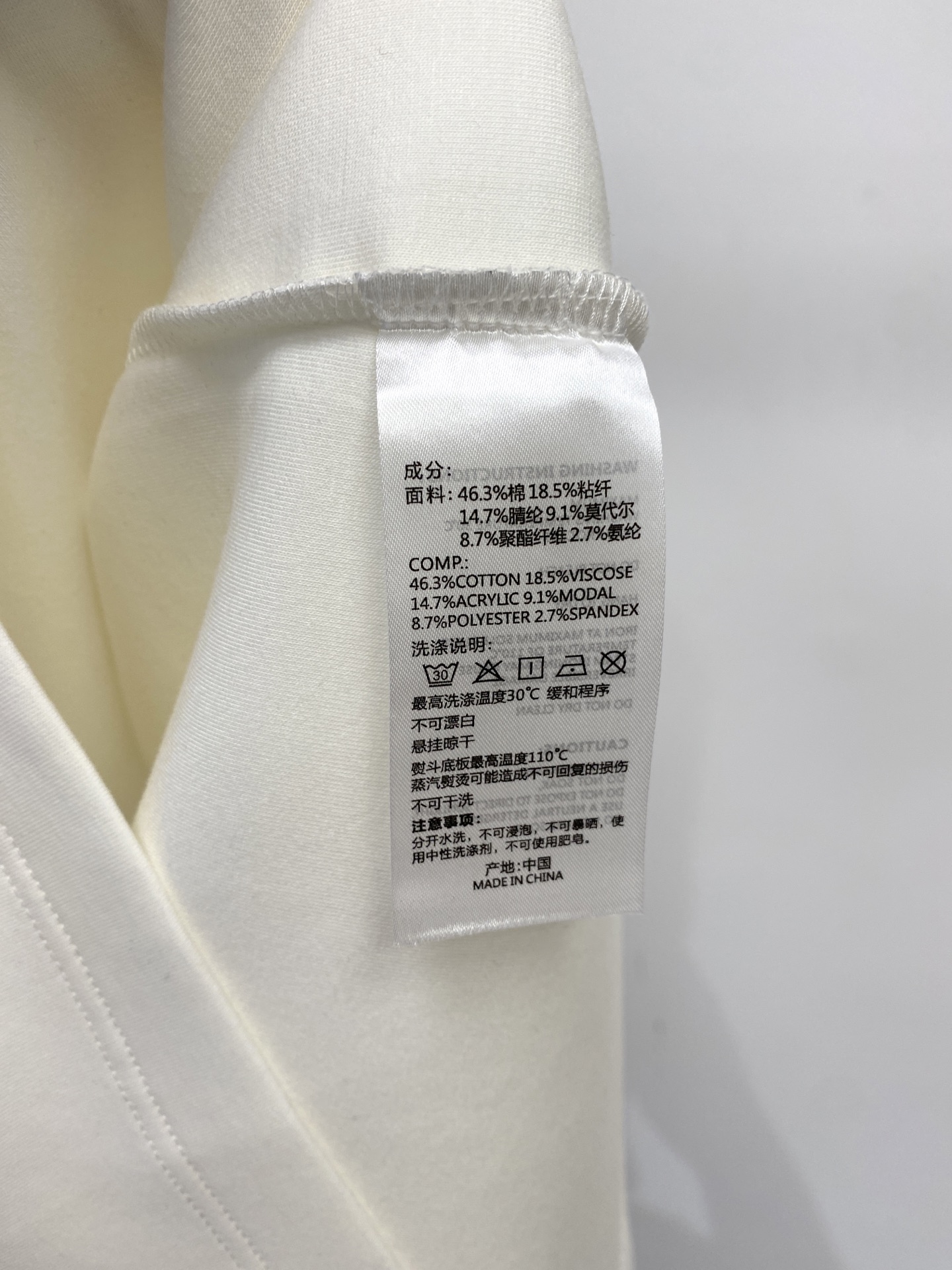 迪*、2026新品长袖卫衣，时尚帅气，简约百搭款，胸前精致刺绣字母图案logo，定制原版面料，不仅挺括，保持潮流的廓形，