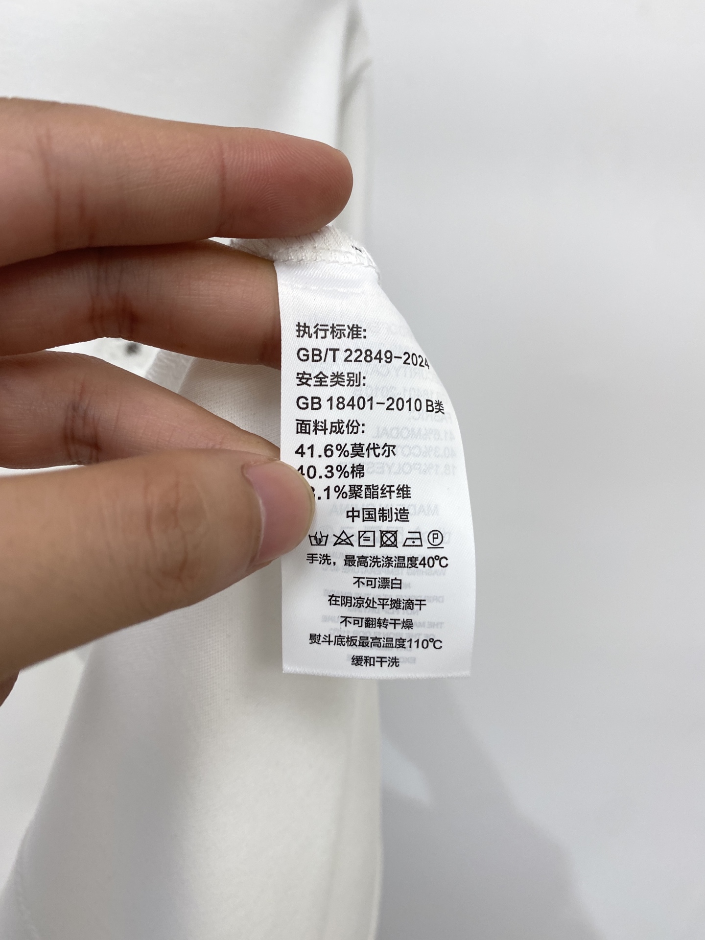 L*、2026新品长袖卫衣，时尚帅气，简约百搭款，胸前精致刺绣图案logo，定制原版面料，不仅挺括，保持潮流的廓形，又穿