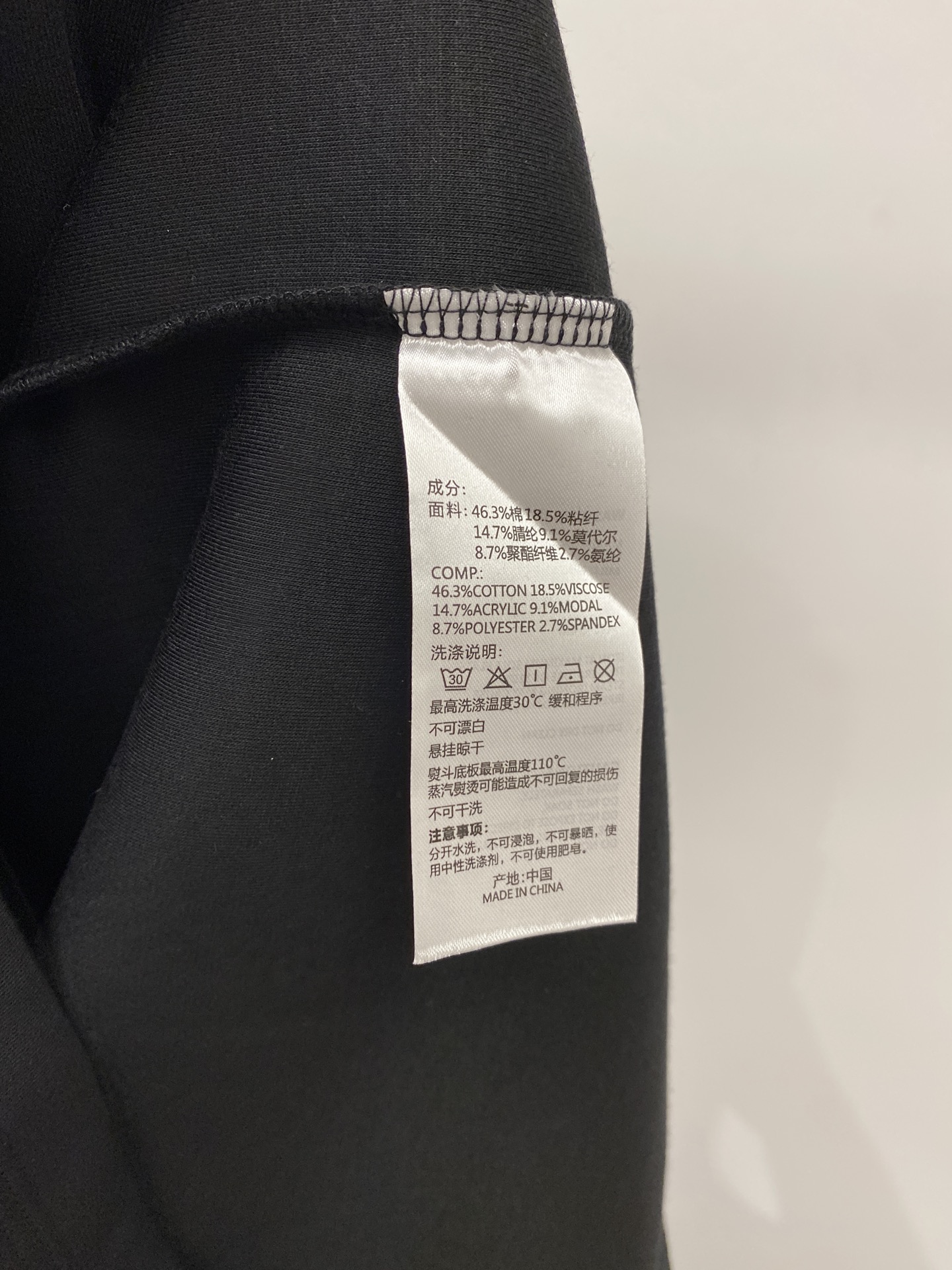 爱*、2026新品卫衣，时尚帅气，简约百搭款，胸前精致刺绣图案字母logo，定制原版面料，不仅挺括，保持潮流的廓形，又穿