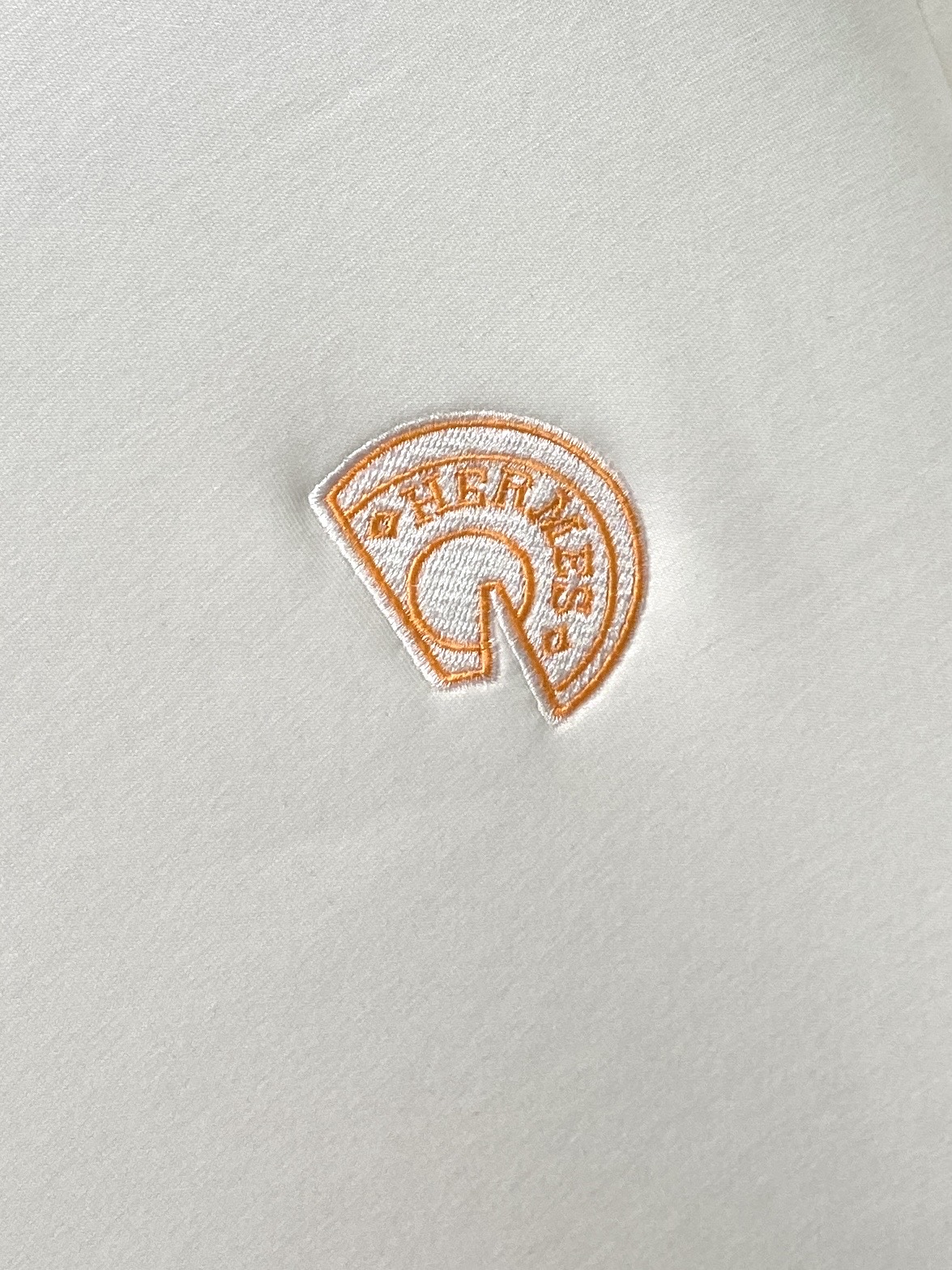 爱*、2026新品卫衣，时尚帅气，简约百搭款，胸前精致刺绣图案字母logo，定制原版面料，不仅挺括，保持潮流的廓形，又穿