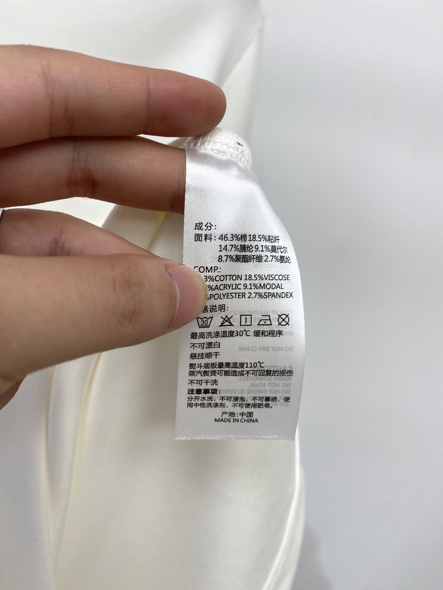 爱*、2026新品卫衣，时尚帅气，简约百搭款，胸前精致刺绣图案字母logo，定制原版面料，不仅挺括，保持潮流的廓形，又穿