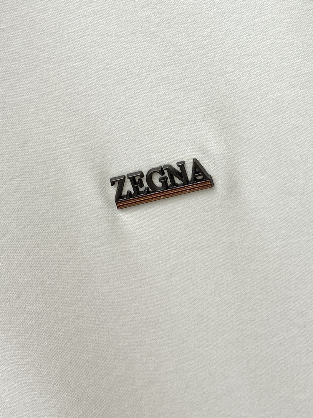 杰*、2026新品长袖卫衣，时尚帅气，简约百搭款，胸前五金装饰字母logo，定制原版面料，不仅挺括，保持潮流的廓形，又穿