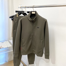 普*、2026最新品,时尚休闲套装,顶级原版面料打造,穿着舒适,吸湿性透气性都非常良好,色牢度超高!无论内搭还是外穿都非 普*、2026最新品,时尚休闲套装,顶级原版面料打造,穿着舒适,吸湿性透气性都非常良好,色牢度超高!无论内搭还是外穿都非