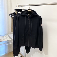 蒙*、2026最新品,时尚休闲套装,顶级原版面料打造,穿着舒适,吸湿性透气性都非常良好,色牢度超高!无论内搭还是外穿都非 蒙*、2026最新品,时尚休闲套装,顶级原版面料打造,穿着舒适,吸湿性透气性都非常良好,色牢度超高!无论内搭还是外穿都非