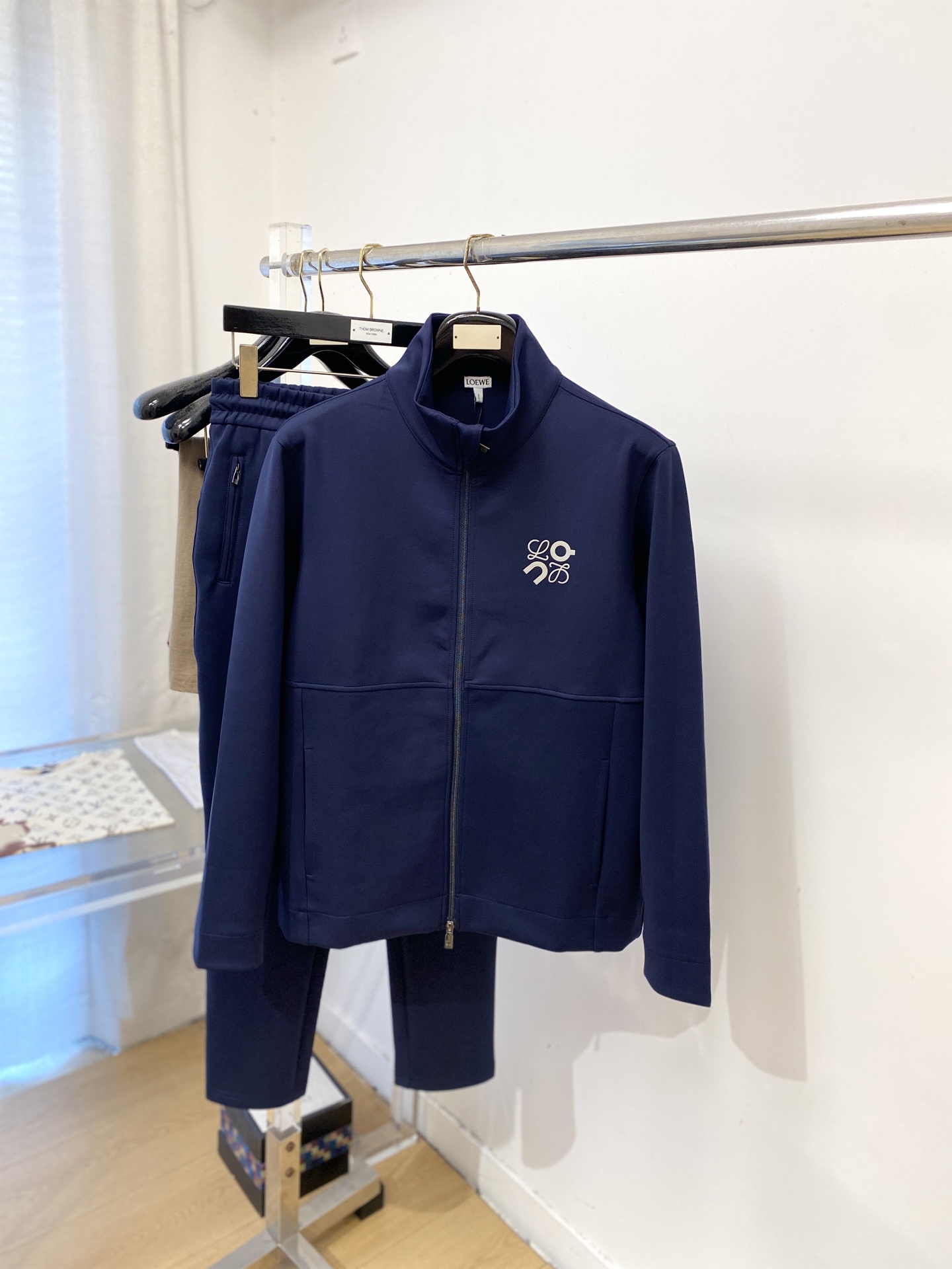罗*、2026最新品,时尚休闲套装,顶级原版面料打造,穿着舒适,吸湿性透气性都非常良好,色牢度超高!无论内搭还是外穿都非 罗*、2026最新品,时尚休闲套装,顶级原版面料打造,穿着舒适,吸湿性透气性都非常良好,色牢度超高!无论内搭还是外穿都非