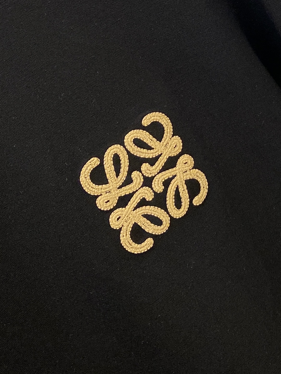 罗*、2026新品长袖，时尚帅气，简约百搭款，胸前精致刺绣图案logo，定制原版面料，不仅挺括，保持潮流的廓形，又穿着舒