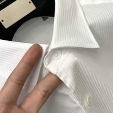 杰*、2026新品衬衫,时尚帅气,简约百搭款,定制原版面料,不仅挺括,保持潮流的廓形,又穿着舒适,纱织更细腻码数M-3X 杰*、2026新品衬衫,时尚帅气,简约百搭款,定制原版面料,不仅挺括,保持潮流的廓形,又穿着舒适,纱织更细腻码数M-3X