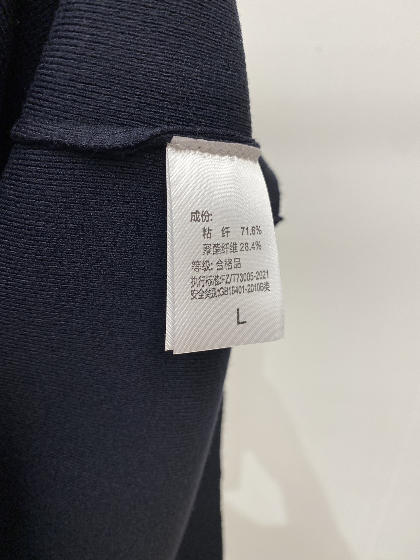 罗*、2026新品针织长袖，帅气时尚，胸前精致刺绣图案logo，简约百搭款。面料针织 不仅挺括，保持潮流的廓形，又穿着舒