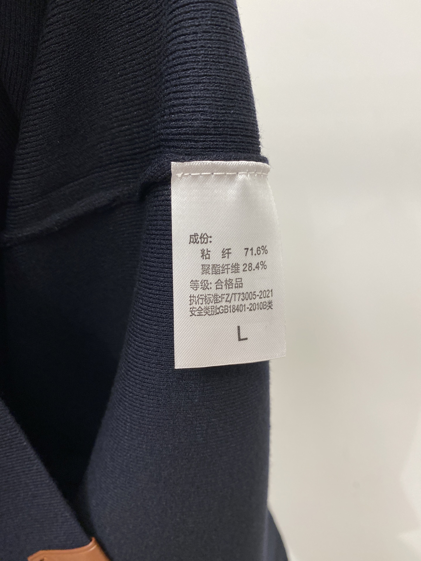 L*、2026新品针织短袖，帅气时尚，原版五金辅料logo，简约百搭款。面料针织 不仅挺括，保持潮流的廓形，又穿着舒适，