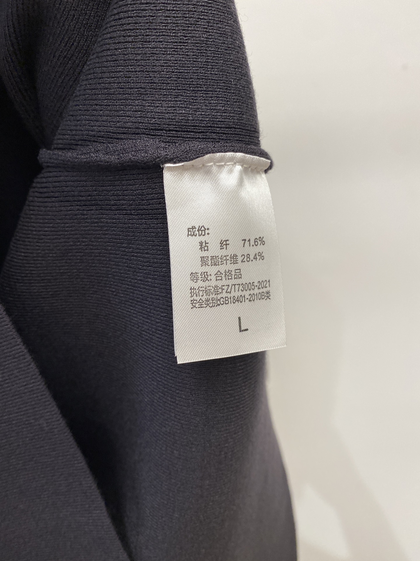 L*、2026新品针织短袖，帅气时尚，胸前顶级定织图案字母logo，简约百搭款。面料针织 不仅挺括，保持潮流的廓形，又穿