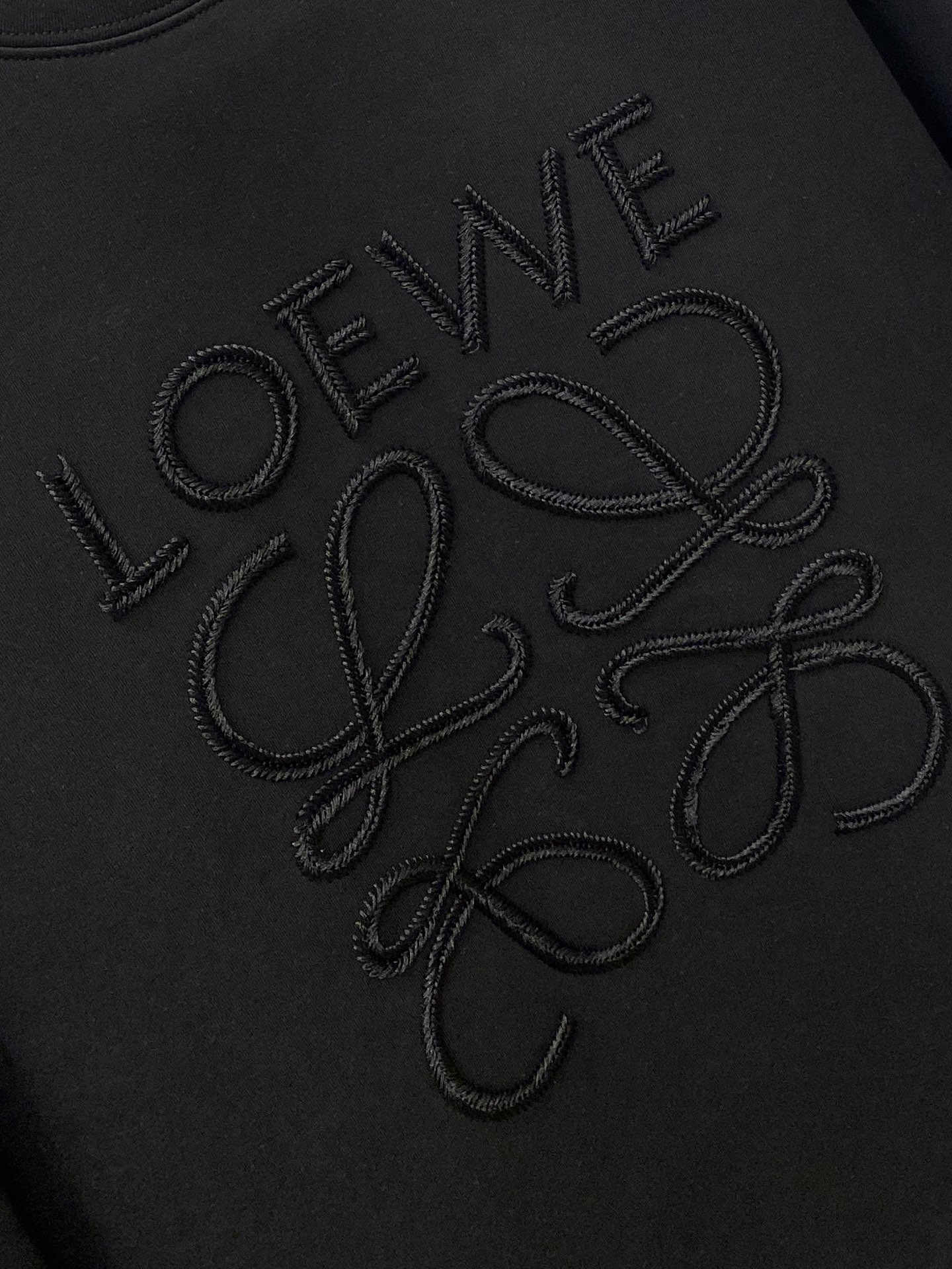 罗*、2026新品卫衣，时尚帅气，简约百搭款，胸前精致刺绣图案字母logo，定制原版面料，不仅挺括，保持潮流的廓形，又穿