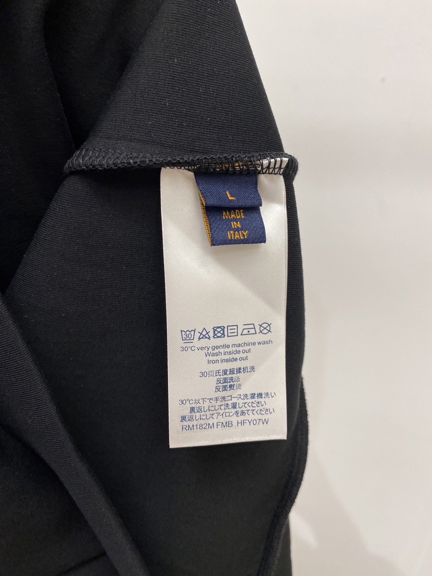 路*、2026新品卫衣，时尚帅气，简约百搭款，胸前精致刺绣字母logo，定制原版面料，不仅挺括，保持潮流的廓形，又穿着舒