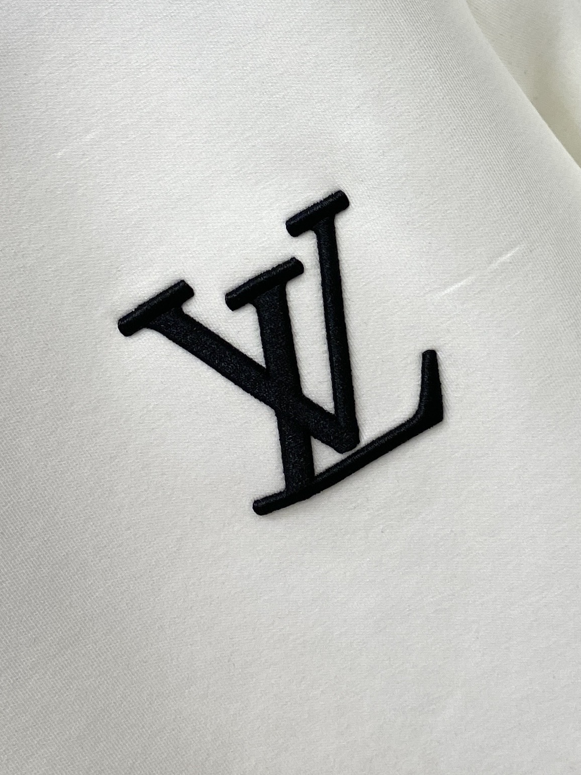 路*、2026新品卫衣，时尚帅气，简约百搭款，胸前精致刺绣字母logo，定制原版面料，不仅挺括，保持潮流的廓形，又穿着舒