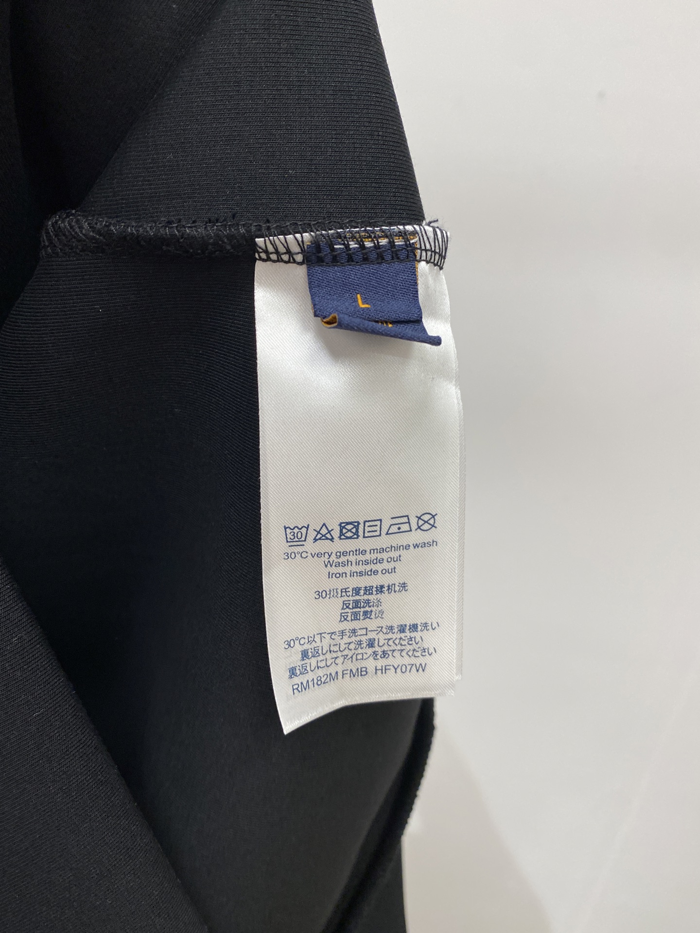 路*、2026新品卫衣，时尚帅气，简约百搭款，胸前精致刺绣字母logo，定制原版面料，不仅挺括，保持潮流的廓形，又穿着舒