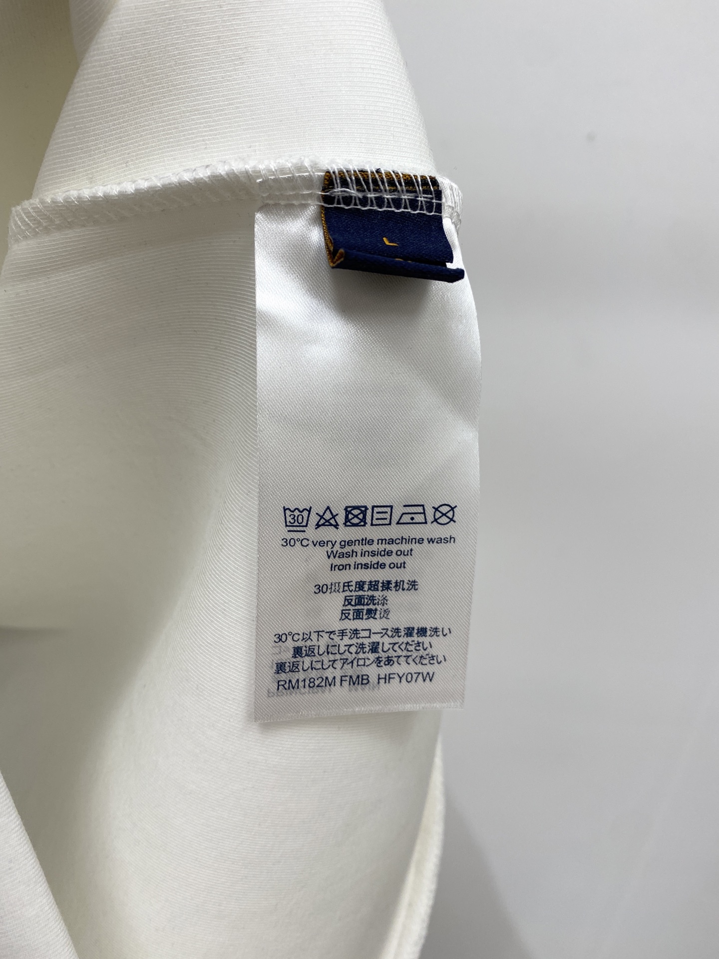 路*、2026新品卫衣，时尚帅气，简约百搭款，胸前精致刺绣字母logo，定制原版面料，不仅挺括，保持潮流的廓形，又穿着舒