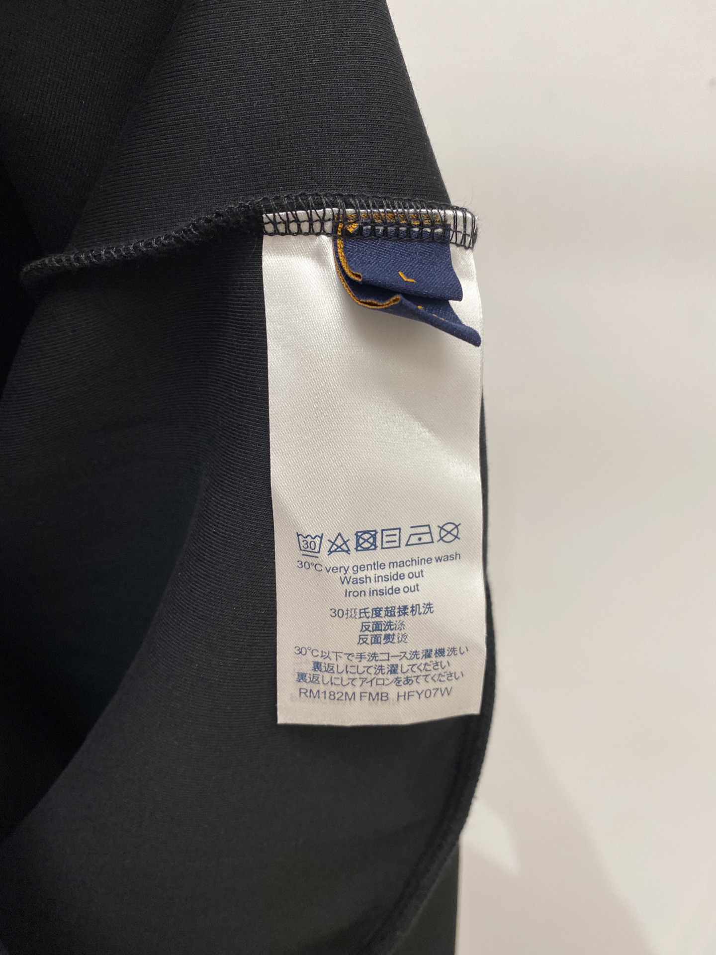 路*、2026新品卫衣，时尚帅气，简约百搭款，胸前精致刺绣字母logo，定制原版面料，不仅挺括，保持潮流的廓形，又穿着舒