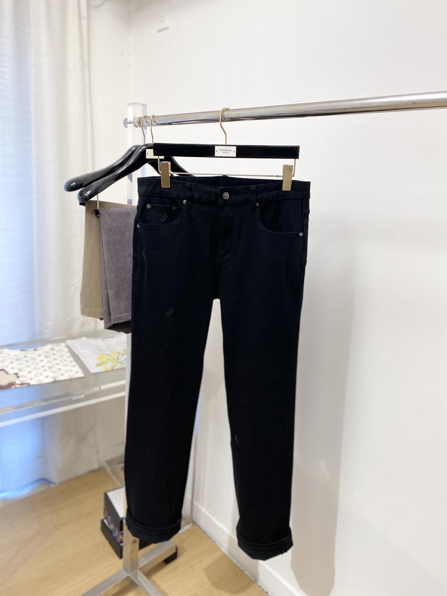 迪*、2026最新品，专柜同步有售，原单狠货，水洗休闲牛仔裤，进口原版水洗弹力面料，舒适有弹性，原版五金辅料装饰logo