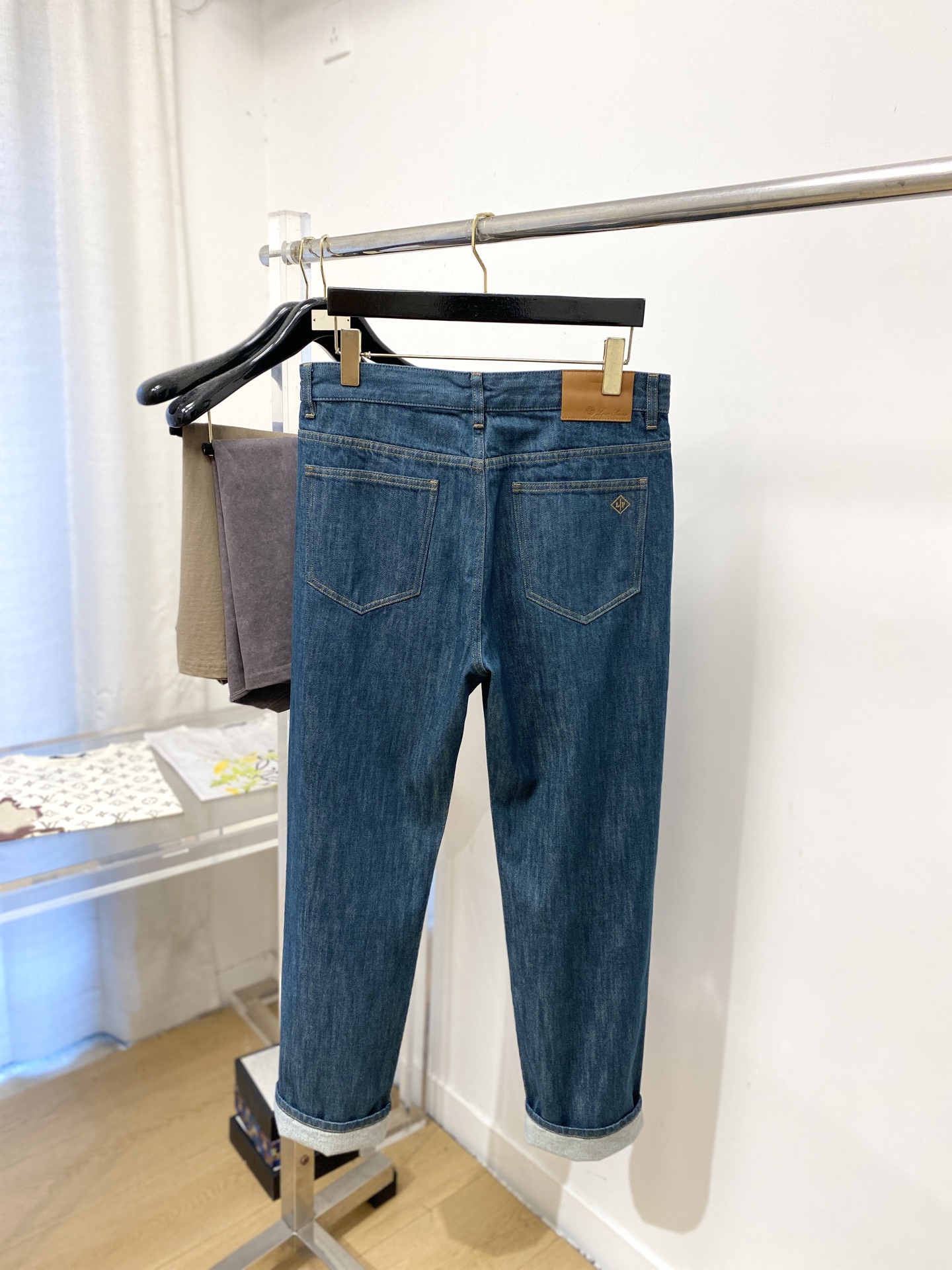 L*、2026最新品，专柜同步有售，原单狠货，水洗休闲牛仔裤，进口原版水洗弹力面料，舒适有弹性，原版五金辅料装饰logo