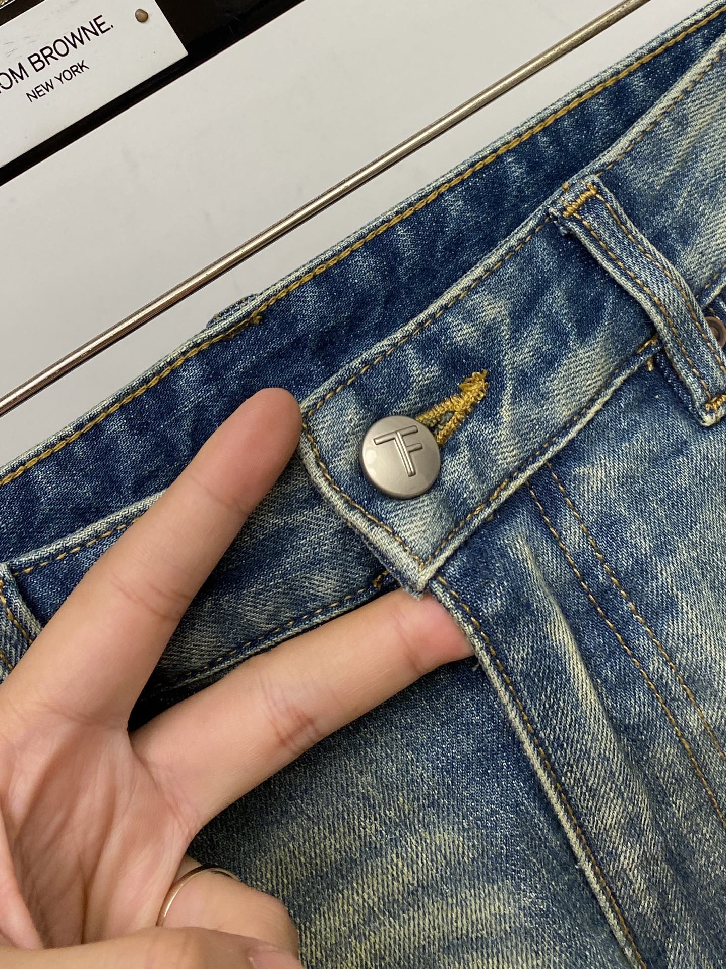 T*、2026最新品，专柜同步有售，原单狠货，水洗休闲牛仔裤，进口原版水洗弹力面料，舒适有弹性，原版五金辅料装饰logo