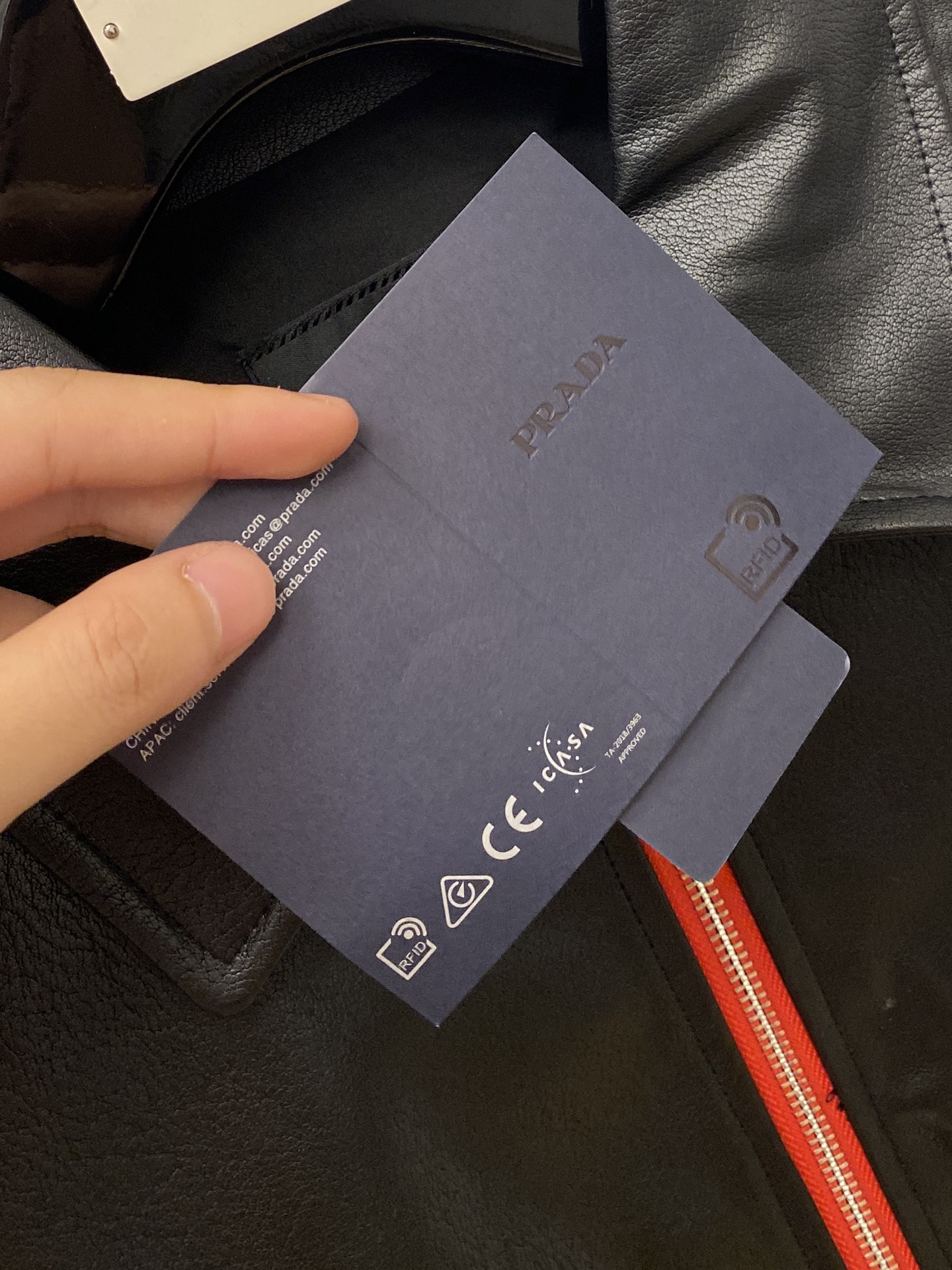 普*、2026新品Pu皮夹克外套，时尚帅气，简约百搭款，胸前刺绣装饰字母logo，定制原版面料，不仅挺括，保持潮流的廓形