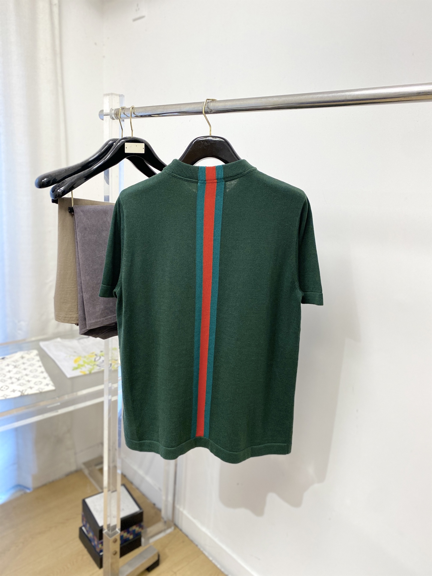 古*、2026新品针织短袖，帅气时尚，前服顶级定织织带logo，简约百搭款。面料针织 不仅挺括，保持潮流的廓形，又穿着舒