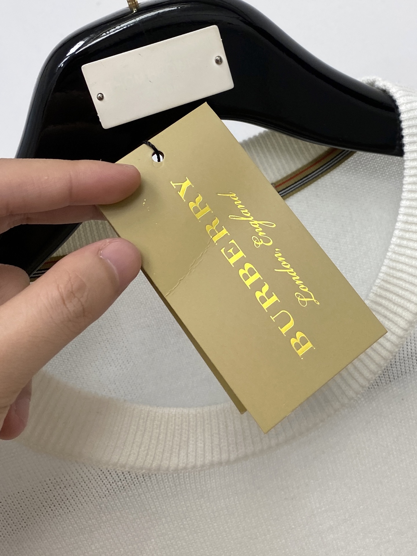 巴*、2026新品针织短袖，帅气时尚，胸前顶级印胶图案logo，简约百搭款。面料针织 不仅挺括，保持潮流的廓形，又穿着舒