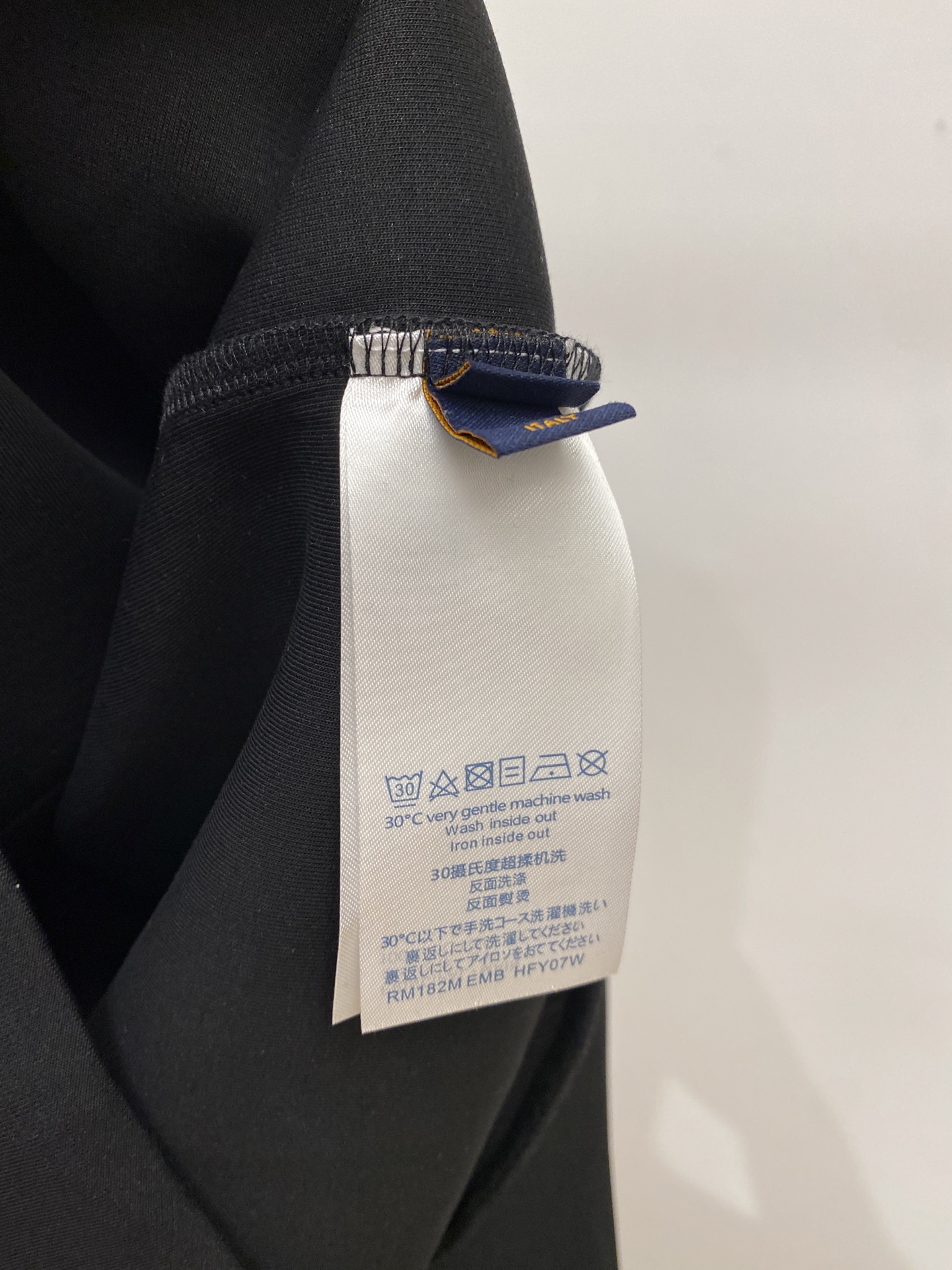 路*、2026新品连帽卫衣，时尚帅气，简约百搭款，胸前精致刺绣图案字母logo，定制原版面料，不仅挺括，保持潮流的廓形，