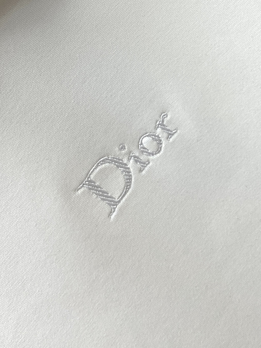 迪*、2026新品连帽卫衣，时尚帅气，简约百搭款，胸前精致刺绣字母logo，定制原版面料，不仅挺括，保持潮流的廓形，又穿
