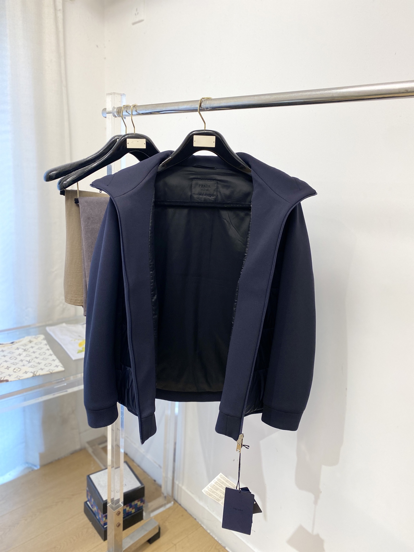 普*、2026最新款男士羽绒服、面料柔软舒适 ．上身版型超赞 ．拉链．辅料都是客供 、进口面料，轻便舒适，保暖有型、简单