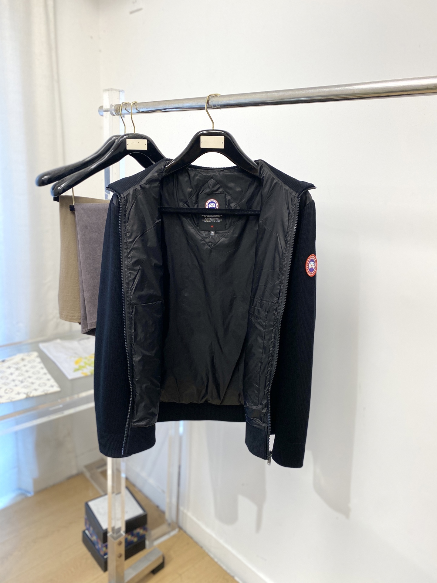 鹅🇨🇦*、2026最新款男士羽绒服、面料柔软舒适 ．上身版型超赞 ．拉链．辅料都是客供 、进口面料，轻便舒适，保暖有型、
