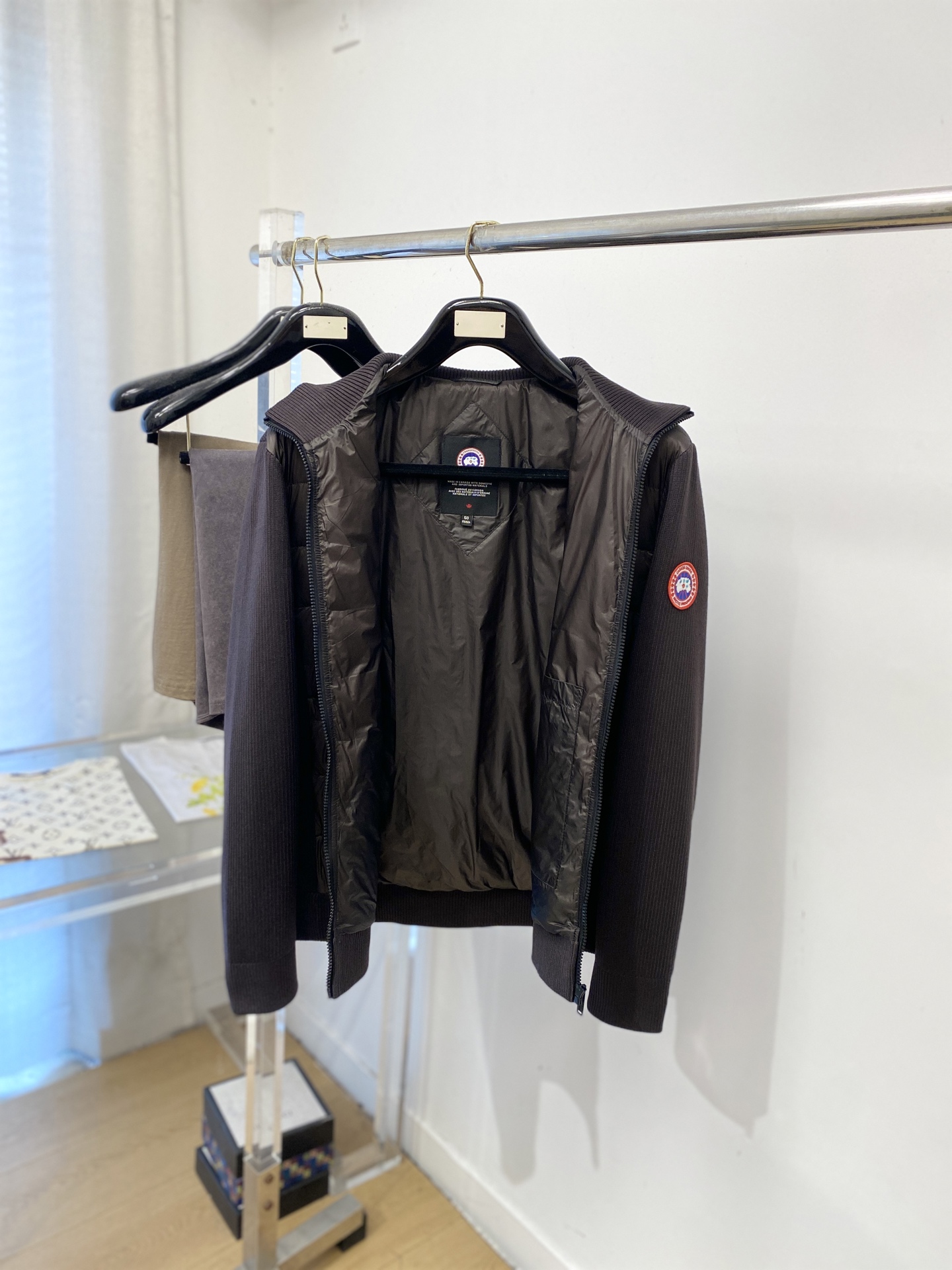 鹅🇨🇦*、2026最新款男士羽绒服、面料柔软舒适 ．上身版型超赞 ．拉链．辅料都是客供 、进口面料，轻便舒适，保暖有型、