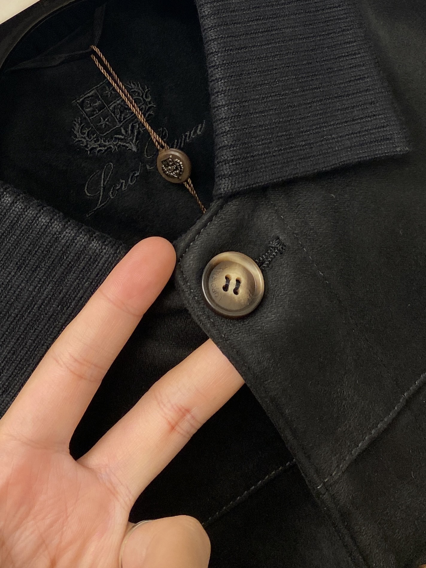 L*、2026新品夹克外套，时尚帅气，简约百搭款，胸前刺绣装饰图案logo，定制原版面料，不仅挺括，保持潮流的廓形，又穿