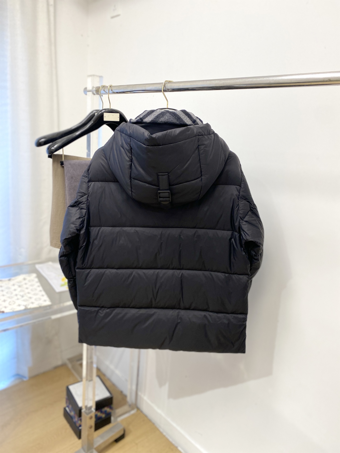 ￼巴*、2026最新款男士羽绒服、面料柔软舒适 ．上身版型超赞 ．拉链．辅料都是客供 、进口面料，轻便舒适，保暖有型、简