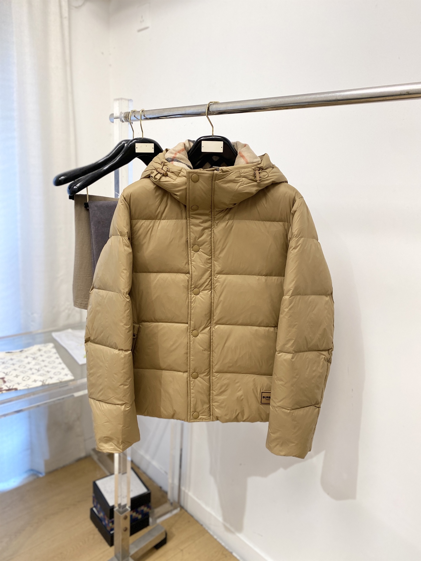 巴*、2026最新款男士羽绒服、面料柔软舒适 .上身版型超赞 .拉链.辅料都是客供 、进口面料,轻便舒适,保暖有型、简单 巴*、2026最新款男士羽绒服、面料柔软舒适 .上身版型超赞 .拉链.辅料都是客供 、进口面料,轻便舒适,保暖有型、简单