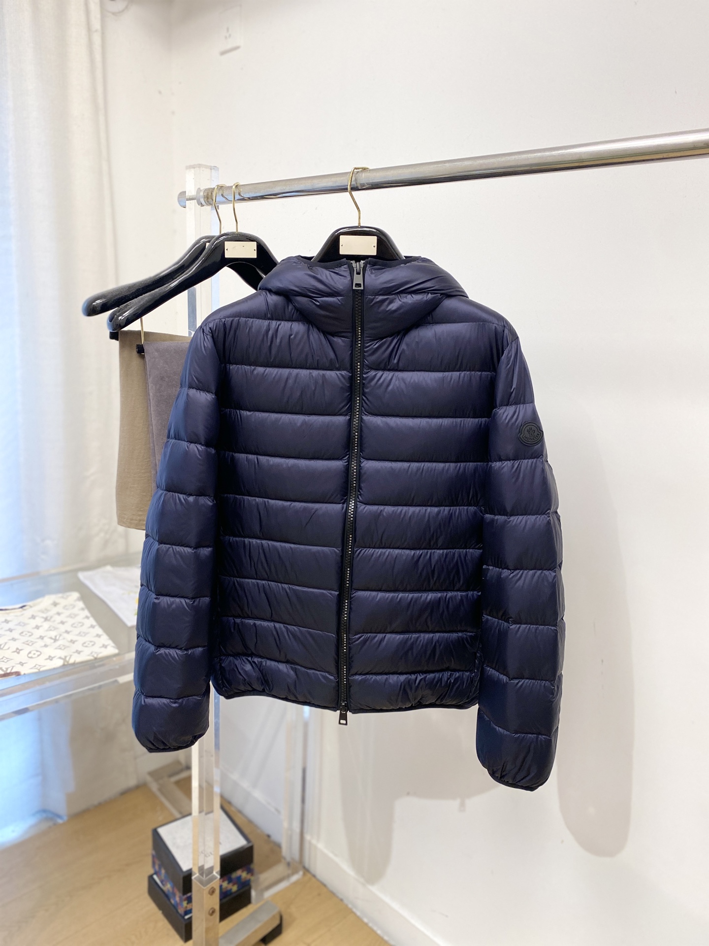 蒙*、2026最新款男士羽绒服、面料柔软舒适 .上身版型超赞 .拉链.辅料都是客供 、进口面料,轻便舒适,保暖有型、简单 蒙*、2026最新款男士羽绒服、面料柔软舒适 .上身版型超赞 .拉链.辅料都是客供 、进口面料,轻便舒适,保暖有型、简单