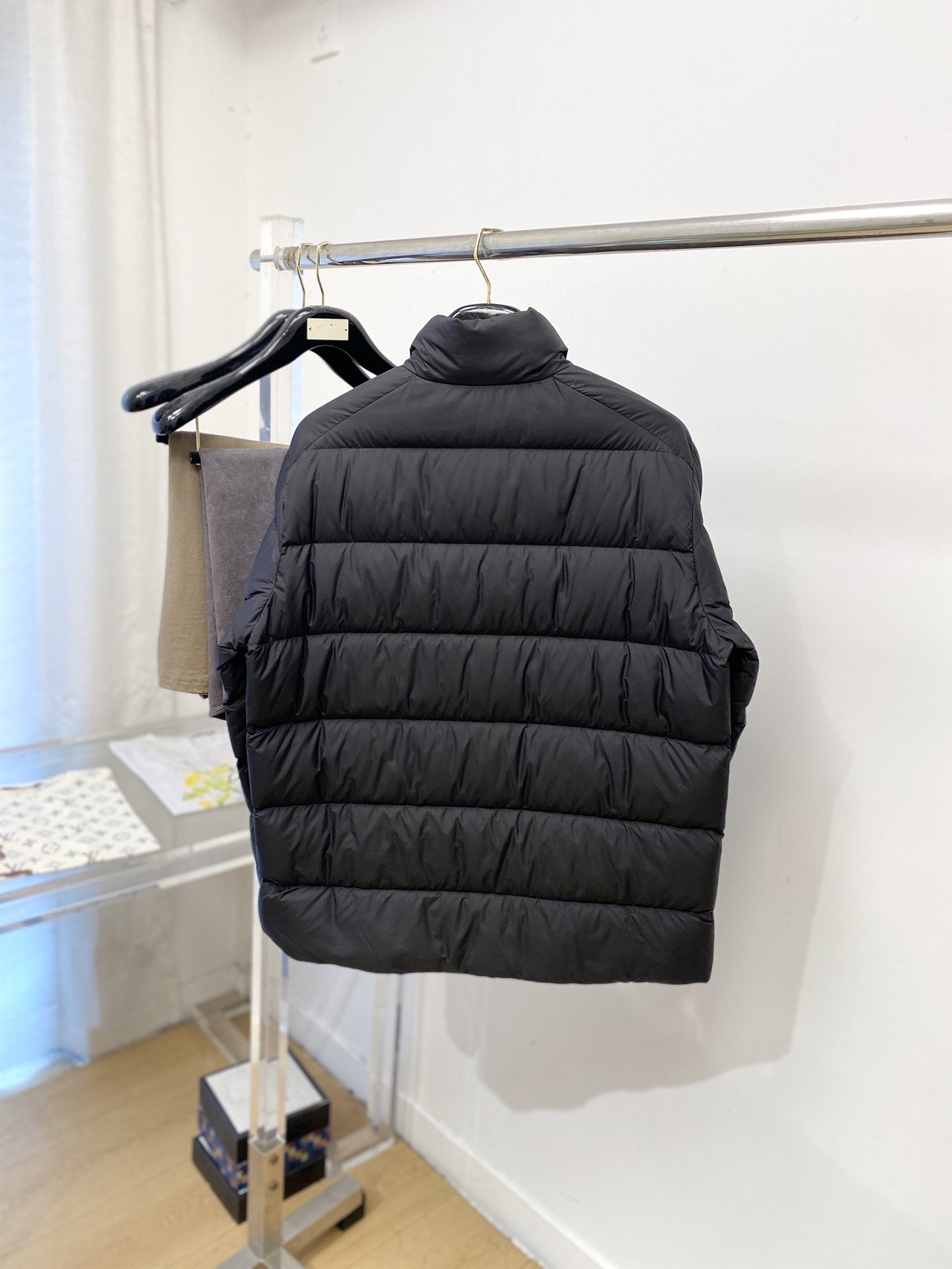 普*、2026最新款男士羽绒服、面料柔软舒适 ．上身版型超赞 ．拉链．辅料都是客供 、进口面料，轻便舒适，保暖有型、简单