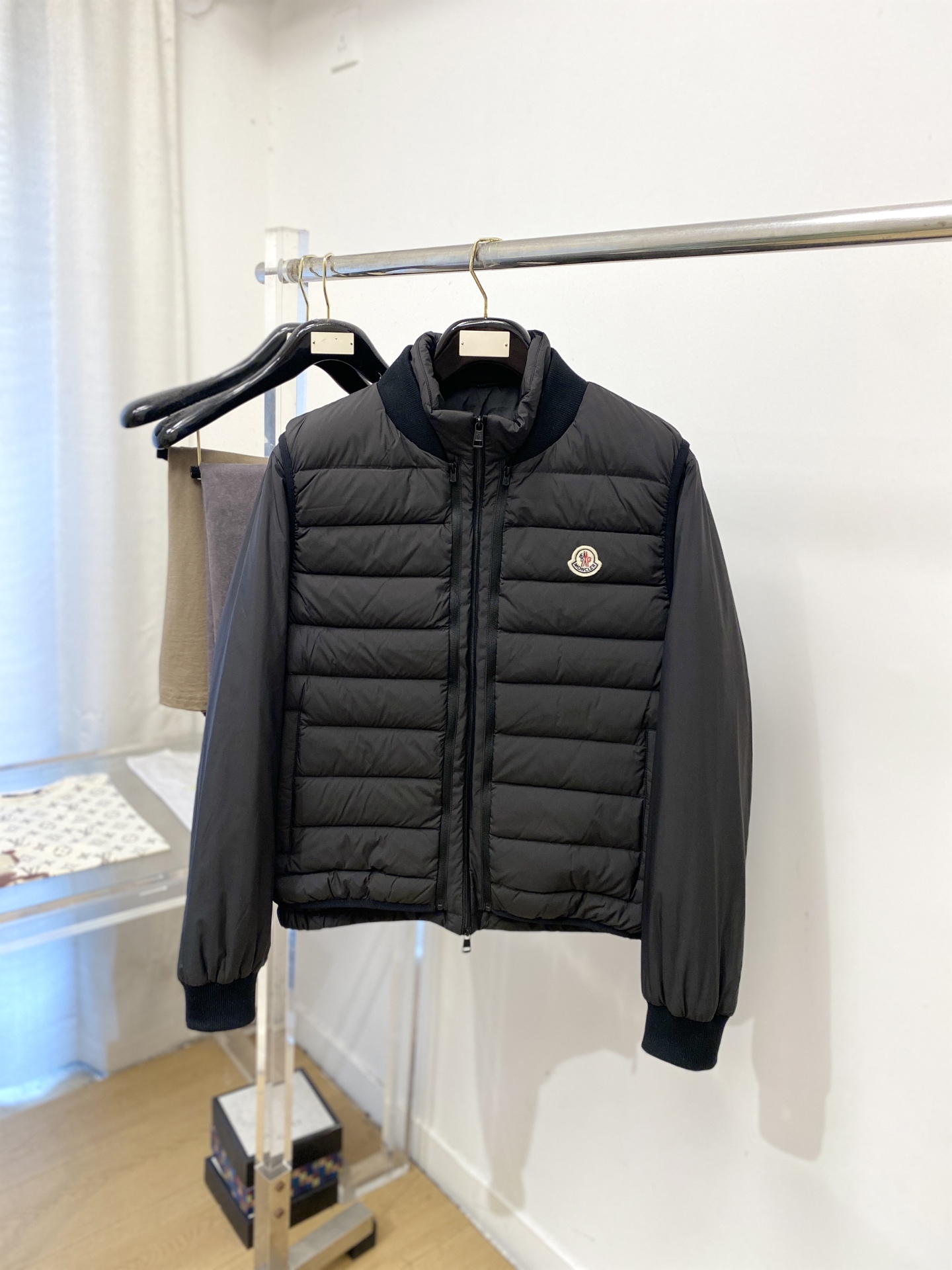 蒙*、2026最新款男士羽绒服、面料柔软舒适 .上身版型超赞 .拉链.辅料都是客供 、进口面料,轻便舒适,保暖有型、简单 蒙*、2026最新款男士羽绒服、面料柔软舒适 .上身版型超赞 .拉链.辅料都是客供 、进口面料,轻便舒适,保暖有型、简单